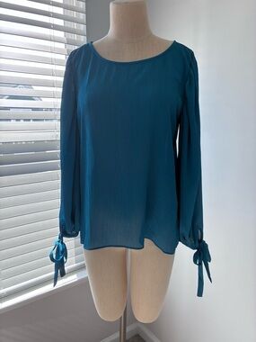 NWT Ann Taylor Blue Textured Long Sleeve Blouse with Tie Sleeves